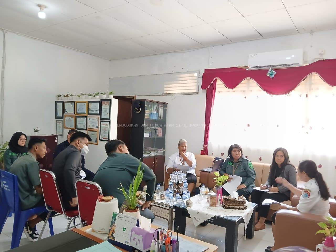 Rapat Awal Perjanjian Kerja Sama Pengadilan Negeri Waingapu dan Disdukcapil Kabupaten Sumba Timur Bahas Pelaksanaan Sidang Keliling